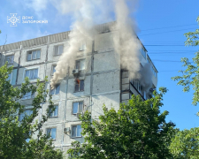 Полум&#039;я та дим з вікон - у Запоріжжі під час пожежі люди опинилися в пастці (фото, відео)