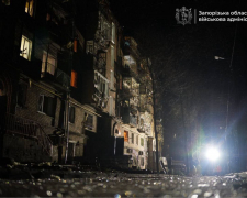 Пошкоджена багатоповерхівка внаслідок удару безпілотниками 23 лютого
