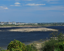Заїхав у воду і ледь не потонув - у Запоріжжі врятували велосипедиста посеред Дніпра (відео)