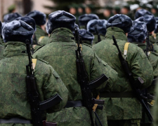 Росіяни розпродають свою зброю та екіпірування від волонтерів на окупованих територіях Запорізької області