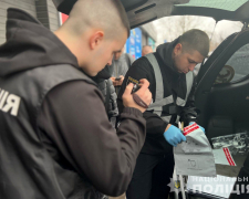15 000 доларів за уникнення мобілізації - запорізькі поліцейські затримали ділка