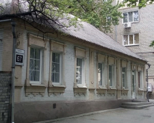 В історичній частині Запоріжжя знесли будинок священника і відкрили студію еротичного масажу
