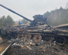 Перетворився на металобрухт: на Запорізькому напрямку знищили російський танк - відео