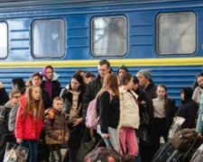В Україні вимушені переселенці зможуть отримати грошову допомогу прямо на вокзалі