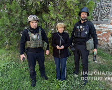 Тепер разом з котиком у безпеці - жінку з Приморського евакуювали в екстремальній ситуації (відео)