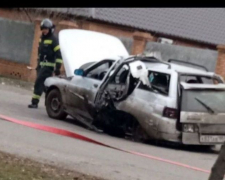 У Бердянську біля школи підірвали автомобіль