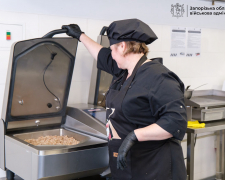 Їжа для школярів і рятувальників та майстер-класи - як у Запоріжжі працює Кулінарний хаб (фото)