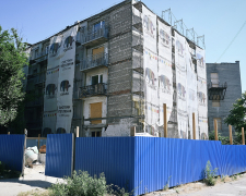 Значних ушкоджень не знайшли - у Запоріжжі відновили ремонт будинку, який двічі обстріляли росіяни (фото)