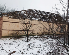 Зруйновані будинки та сільськогосподарська техніка: росіяни обстріляли мирні населені пункти Запорізької області