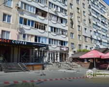 &quot;Ми до підлоги й він одразу вибухнув&quot; - мешканці розповіли про атаку російського дрона по Запоріжжю (фото, відео)
