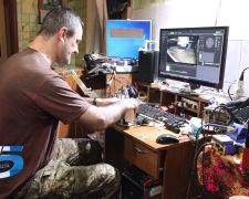 На 3D-принтері - як військові на Запоріжжі виготовляють деталі для FPV-дронів та бомберів (відео)