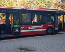 У Запоріжжі містяни незадоволені тим, що нові автобуси їздять не за розкладом — чому зриваються графіки (відео)