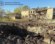 Понівечене авто та масштабна пожежа - в Запорізькій області зафіксували наслідки російських обстрілів (фото)