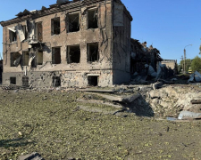 Будівля державного підприємства "Запорізький науково-виробничий центр стандартизації, метрології та сертифікації" після ворожої атаки 11 серпня, фото "Суспільне Запоріжжя"