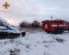 Близько десяти різних автомобілів відбуксували рятувальники – у Запорізькій області триває негода