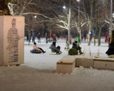 У Запоріжжі відкрили стелу на честь Героя, який ціною життя врятував побратимів (фото)