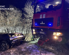 Слизькі дороги та буксування авто - ДСНС допомогла чотирьом водіям на Запоріжжі