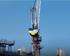 У Запоріжжі намалювали прапор на висоті 200 метрів над Дніпром - відео