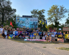 &quot;Боремося за них, як вони боролися за нас&quot; - у Запоріжжі пройшла акція на підтримку військовополонених