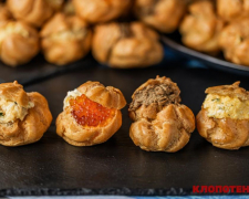 Замість традиційних бутербродів - готуємо до Нового року оригінальні заварні канапки з різними начинками 