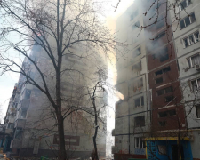 Що відбувається на місці сьогоднішніх ракетних ударів у Запоріжжі - фото, відео