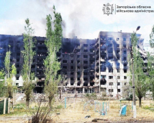 Опинилася під завалами власного будинку - на Запоріжжі росіяни скинули авіабомби на прифронтове місто, постраждала жінка