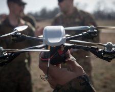 Нічне полювання: на Запоріжжі оператори дронів знищили російську БМП - відео