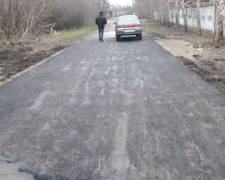 У Запорізькій області шляховики відновили дорогу, в яку влучила російська ракета - фото