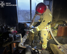 У Запоріжжі спалахнула пожежа у багатоповерхівці - загинув чоловік (фото)