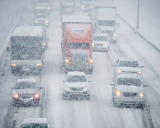 Слизькі дороги та морози: у Запоріжжі надзвичайники рятували водіїв під час негоди