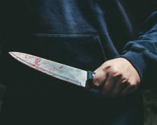 Суперечка між трьома чоловіками в запорізькому гуртожитку перетворився на різанину - загинула людина