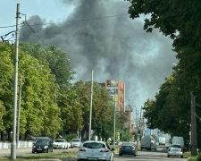 На Центральному ринку в Запоріжжі пролунали вибухи - зайнялася сильна пожежа (фото, відео)