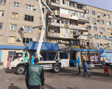 Обстежили місце прильоту — в Запоріжжі екологи зафіксували наслідки ворожого обстрілу (фото)