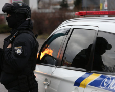 Під ударами дронів-камікадзе -  поліцейські евакуювали шістьох мешканців Приморського (відео)