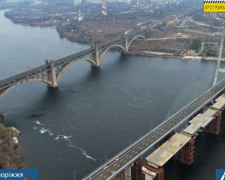 На низовой части вантового моста в Запорожье продолжаются работы - видео