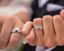 Заради втечі від війни російські окупанти готові фіктивно одружуватися
