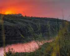 Запорізька фотографиня показала дивовижний захід сонця на Хортиці - фото