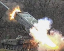 У Запорізькій області росіяни обстрілювали українські позиції з танків та артилерії