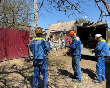 Після ворожих ударів енергетики повернули світло тисячам родин у Запоріжжі
