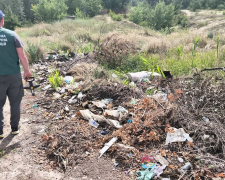 Неподобство на проспекті - в одному з районів Запоріжжя виявили стихійне звалище просто неба (фото)