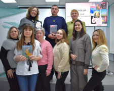 У Запоріжжі презентували вісім книг місцевих письменників - фото