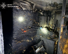Вночі у запорізькій багатоповерхівці згоріла квартира - в оселі була дитина (фото)