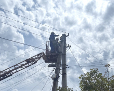 У Запоріжжі енергетики повернули світло після обстрілів, фото: АТ  "Запоріжжяобленерго" 