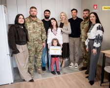 Захисник Маріуполя отримав власну квартиру від проєкту "Серце Азовсталі", фото: steelfront.com.ua