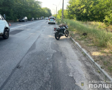 На Хортиці мотоцикліст збив пішоходів, вони у тяжкому стані - подробиці ДТП