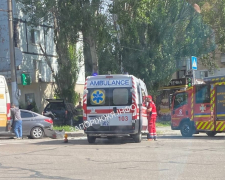 У центрі Запоріжжя сталася серйозна ДТП із постраждалою.