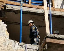 У Запоріжжі відновлюють житлові будинки, що постраждали від ракетних ударів - фото