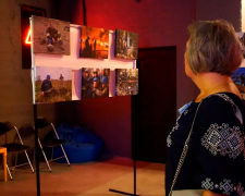 У Запоріжжі відкрилась вражаюча фотовиставка «Герої без зброї» – фото