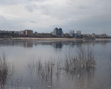 Води стало більше: як виглядає узбережжя Хортиці на початку квітня