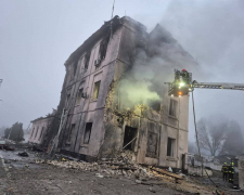 Ворожий обстріл пошкодив залізничну станцію під Запоріжжям: поїзди східного напрямку рухаються із затримками